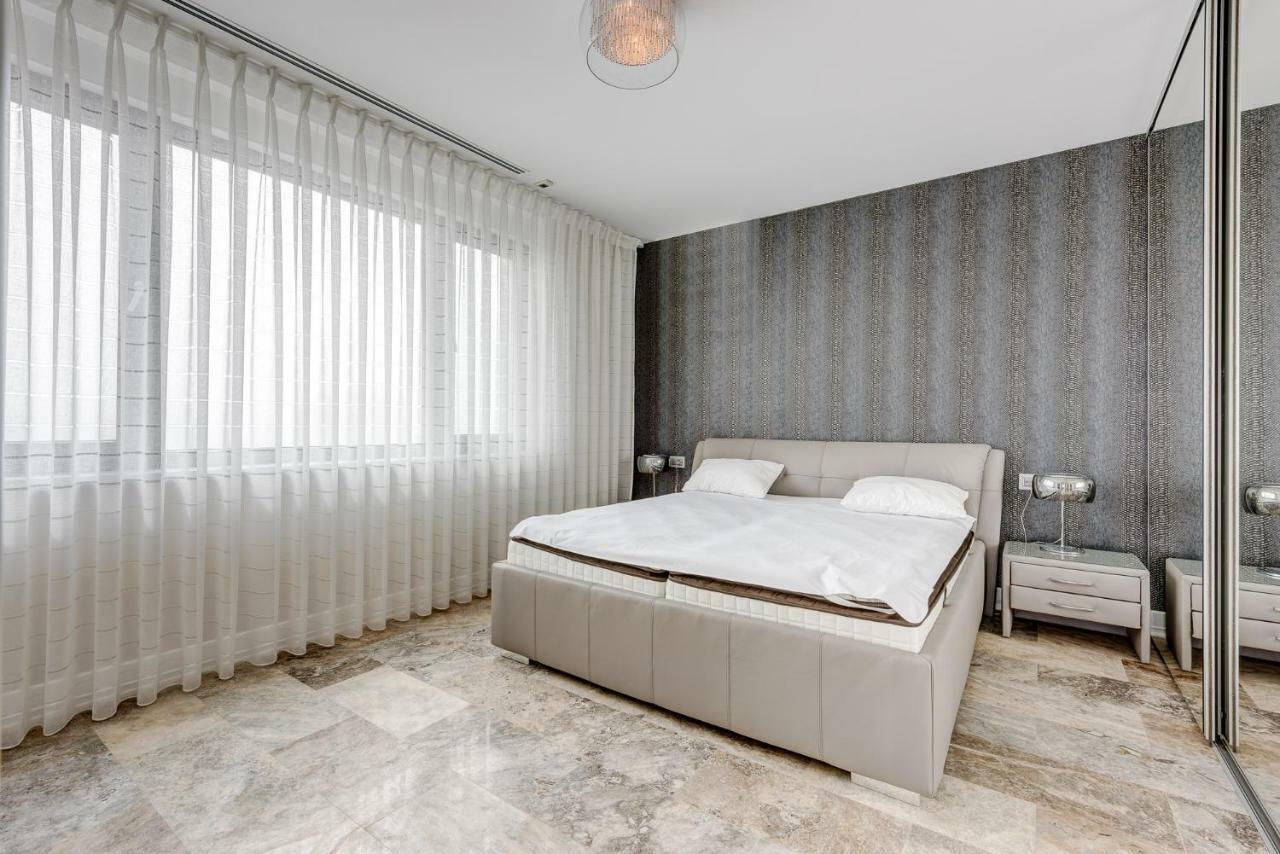 De Silva Studio Zebra Apartment Mamaia Exterior photo